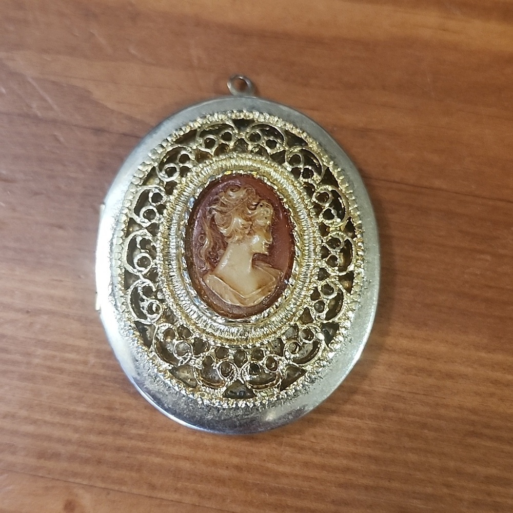 VINTAGE Gold Filled Filigree Cameo Locket